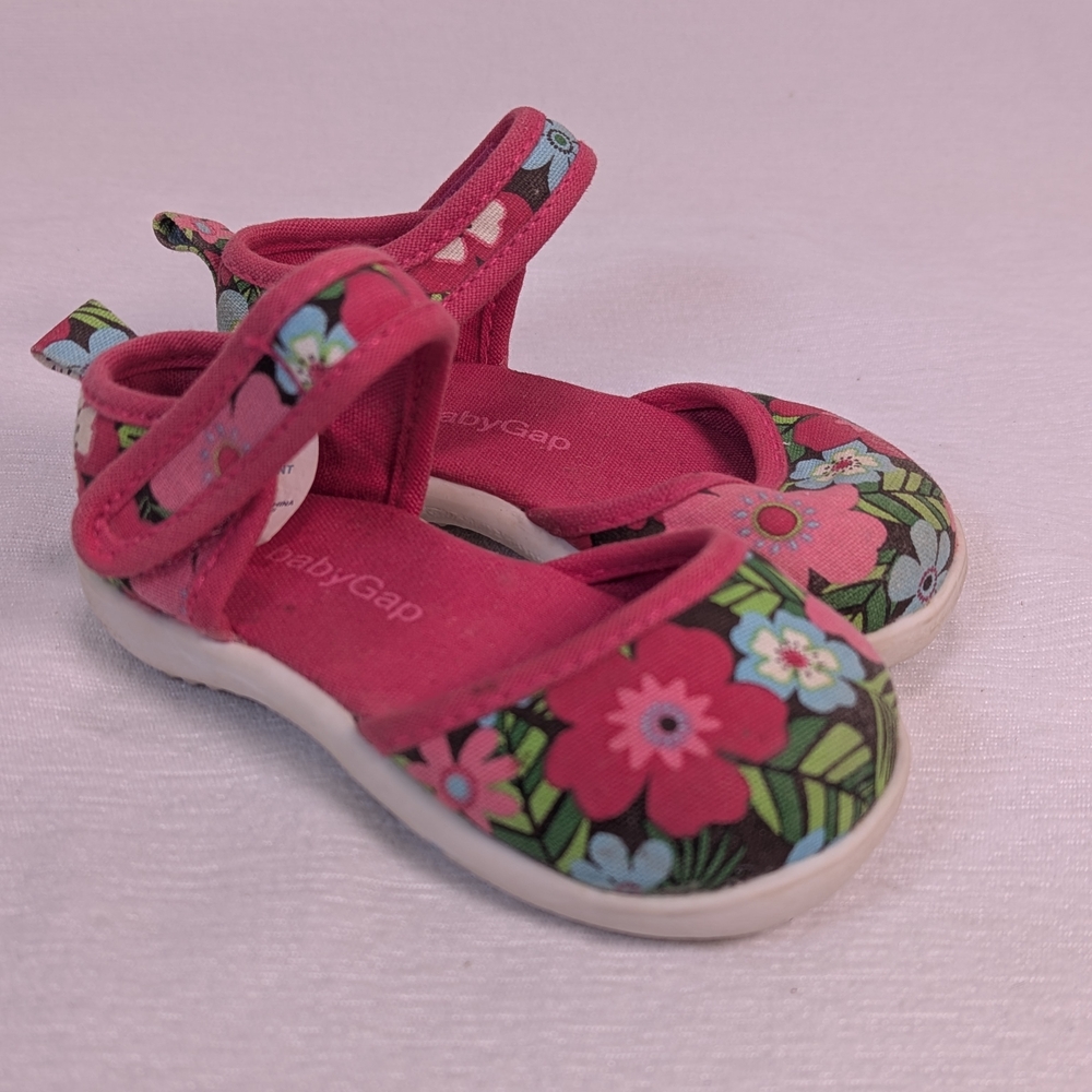 Baby GAP Pink Infant/ Baby Sandals with Floral Design Size 3
